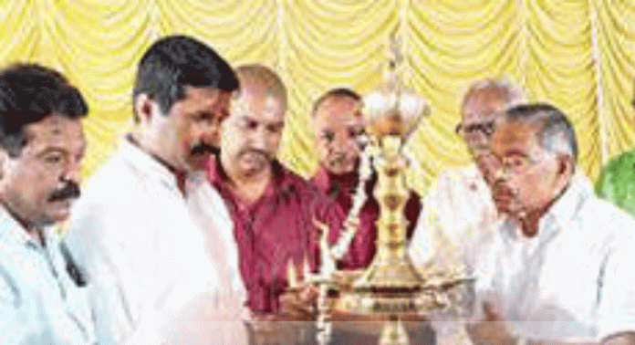 റാന്നി തോട്ടമൺ സൗത്ത് എൻ.എസ്.എസ്. കരയോഗ മന്ദിരത്തിൽ സ്ഥാപിച്ച സമുദായാചാര്യന്റെ പ്രതിമ അനാച്ഛാദനം ചെയ്തു റാന്നി തോട്ടമൺ സൗത്ത് എൻ.എസ്.എസ്. കരയോഗ മന്ദിരത്തിൽ സ്ഥാപിച്ച സമുദായാചാര്യന്റെ പ്രതിമ അനാച്ഛാദനം ചെയ്തു