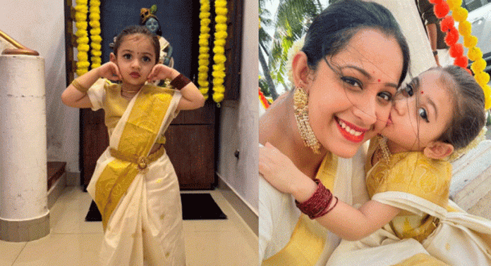 സാരിയുടുത്ത് നാടന് ലുക്കില് കുഞ്ഞ് സുദാപ്പൂ ; മകളുടെ വീഡിയോ പങ്കുവെച്ച് സൗഭാഗ്യ വെങ്കിടേഷ് സാരിയുടുത്ത് നാടന് ലുക്കില് കുഞ്ഞ് സുദാപ്പൂ ; മകളുടെ വീഡിയോ പങ്കുവെച്ച് സൗഭാഗ്യ വെങ്കിടേഷ്