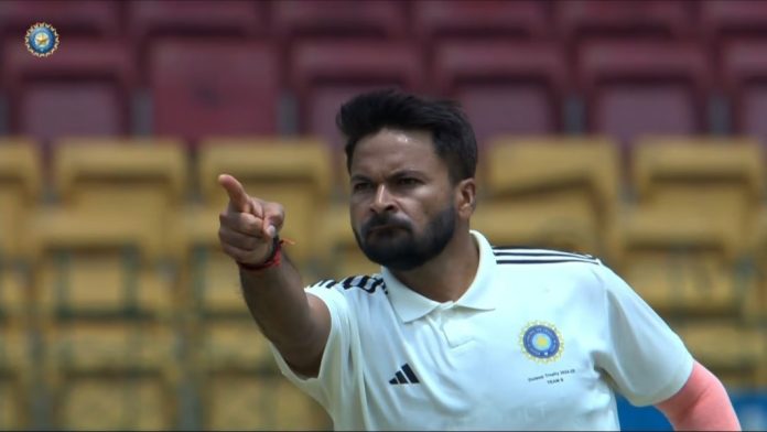 ദുലീപ് ട്രോഫി ; ഇന്ത്യ എക്കെതിരെ ബി ടീമിന് നിര്ണായക ലീഡ് ദുലീപ് ട്രോഫി ; ഇന്ത്യ എക്കെതിരെ ബി ടീമിന് നിര്ണായക ലീഡ്