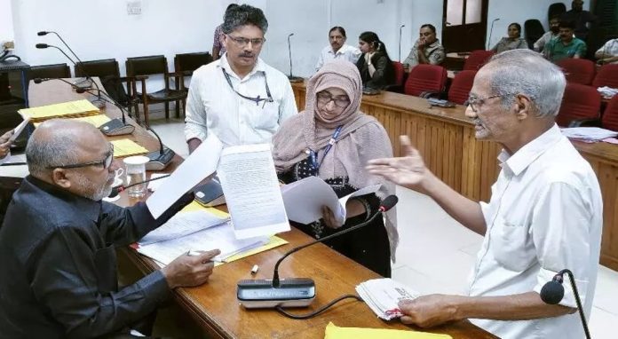 വിവരാവകാശ അപേക്ഷകളിൽ അഞ്ച് ദിവസത്തിനകം നടപടികൾ തുടങ്ങണമെന്ന് വിവരാവകാശ കമീഷണർ വിവരാവകാശ അപേക്ഷകളിൽ അഞ്ച് ദിവസത്തിനകം നടപടികൾ തുടങ്ങണമെന്ന് വിവരാവകാശ കമീഷണർ
