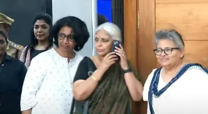 മൊഴി നല്കിയവരുടെ പേരുകള് പുറത്തുവരരുത് ; മുഖ്യമന്ത്രിയെ കണ്ട് ഡബ്ല്യുസിസി അംഗങ്ങള് മൊഴി നല്കിയവരുടെ പേരുകള് പുറത്തുവരരുത് ; മുഖ്യമന്ത്രിയെ കണ്ട് ഡബ്ല്യുസിസി അംഗങ്ങള്