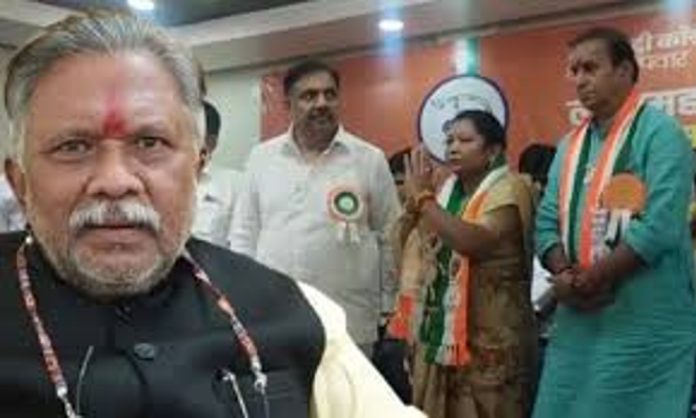 മഹാരാഷ്ട്ര മന്ത്രിയുടെ മകൾ ശരദ് പവാർ വിഭാഗം എൻസിപിയിൽ ചേർന്നു മഹാരാഷ്ട്ര മന്ത്രിയുടെ മകൾ ശരദ് പവാർ വിഭാഗം എൻസിപിയിൽ ചേർന്നു