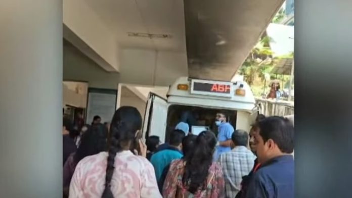 ഗർഭസ്ഥശിശുവും അമ്മയും മരിച്ചു ; മെഡിക്കൽ കോളേജിനെതിരെ പരാതി നൽകി കുടുംബം ഗർഭസ്ഥശിശുവും അമ്മയും മരിച്ചു ; മെഡിക്കൽ കോളേജിനെതിരെ പരാതി നൽകി കുടുംബം
