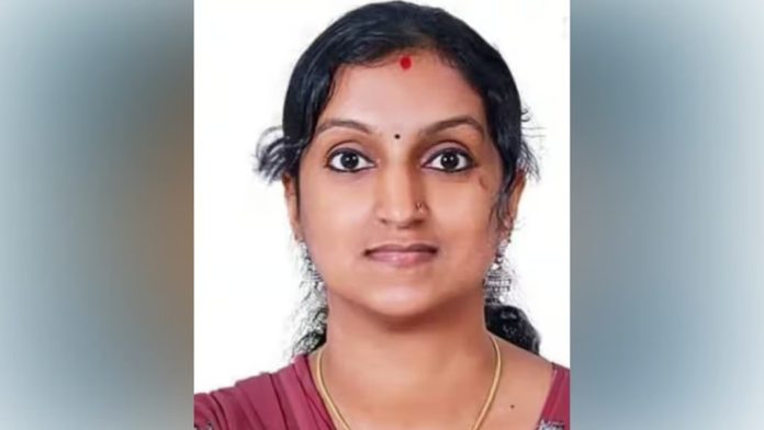 ഗര്ഭസ്ഥ ശിശുവും അമ്മയും മരിച്ച സംഭവം ; മൃതദേഹവുമായി ബന്ധുക്കളുടെ പ്രതിഷേധം ഗര്ഭസ്ഥ ശിശുവും അമ്മയും മരിച്ച സംഭവം ; മൃതദേഹവുമായി ബന്ധുക്കളുടെ പ്രതിഷേധം