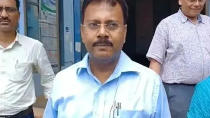 ഡോക്ടറുടെ ബലാത്സംഗ കൊല : മുന് പ്രിന്സിപ്പല് അറസ്റ്റില് ഡോക്ടറുടെ ബലാത്സംഗ കൊല : മുന് പ്രിന്സിപ്പല് അറസ്റ്റില്