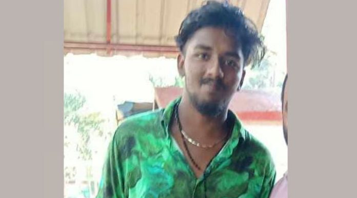നിര്ത്തിയിട്ട ബൈക്കിലേക്ക് സ്വകാര്യ ബസ് ഇടിച്ചു ; ബൈക്ക് യാത്രികന് മരിച്ചു നിര്ത്തിയിട്ട ബൈക്കിലേക്ക് സ്വകാര്യ ബസ് ഇടിച്ചു ; ബൈക്ക് യാത്രികന് മരിച്ചു