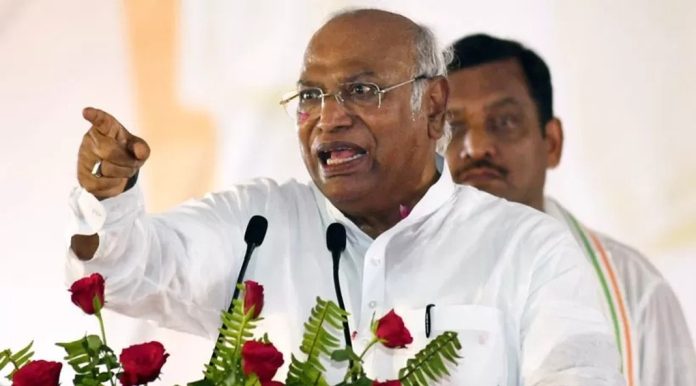 നേതാക്കളോട് മാന്യമായി പെരുമാറാന് പറയൂ ; രാഹുല് ഗാന്ധിക്കെതിരായ പരാമര്ശത്തില് പ്രധാനമന്ത്രിക്ക് കത്തയച്ച് ഖര്ഗെ നേതാക്കളോട് മാന്യമായി പെരുമാറാന് പറയൂ ; രാഹുല് ഗാന്ധിക്കെതിരായ പരാമര്ശത്തില് പ്രധാനമന്ത്രിക്ക് കത്തയച്ച് ഖര്ഗെ