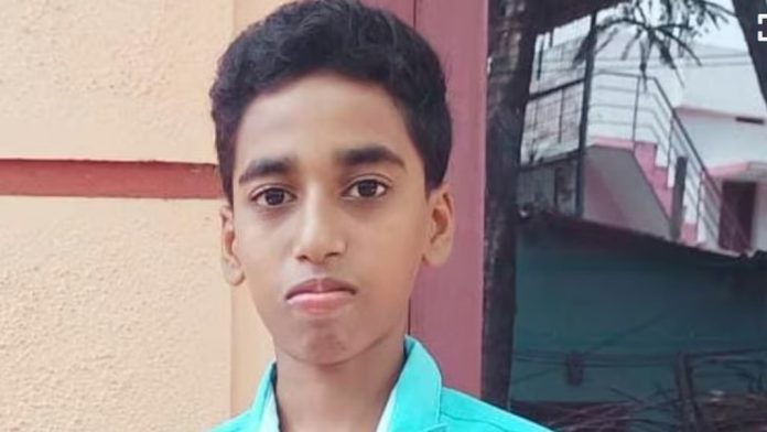 കൂട്ടുകാര്ക്കൊപ്പം കടലില് കുളിക്കാന് ഇറങ്ങി ; എട്ടാംക്ലാസ് വിദ്യാര്ഥി തിരയില്പ്പെട്ട് മുങ്ങിമരിച്ചു കൂട്ടുകാര്ക്കൊപ്പം കടലില് കുളിക്കാന് ഇറങ്ങി ; എട്ടാംക്ലാസ് വിദ്യാര്ഥി തിരയില്പ്പെട്ട് മുങ്ങിമരിച്ചു