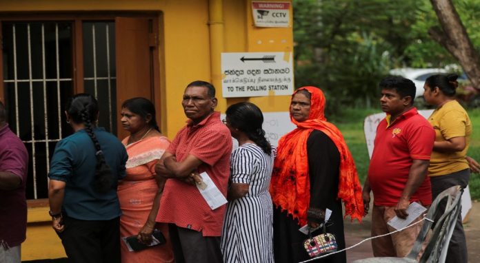 ശ്രീലങ്ക പോളിങ് ബൂത്തില് ; പ്രസിഡന്റ് തെരഞ്ഞെടുപ്പില് ഫലപ്രഖ്യാപനം നാളെ ശ്രീലങ്ക പോളിങ് ബൂത്തില് ; പ്രസിഡന്റ് തെരഞ്ഞെടുപ്പില് ഫലപ്രഖ്യാപനം നാളെ
