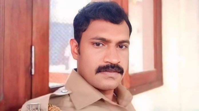 പോലീസ് ഉദ്യോഗസ്ഥൻ വീടിനുള്ളിൽ തൂങ്ങി മരിച്ച നിലയിൽ പോലീസ് ഉദ്യോഗസ്ഥൻ വീടിനുള്ളിൽ തൂങ്ങി മരിച്ച നിലയിൽ