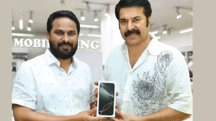 ഐഫോണ് 16 പ്രോ മാക്സ് സ്വന്തമാക്കി മമ്മൂട്ടി ഐഫോണ് 16 പ്രോ മാക്സ് സ്വന്തമാക്കി മമ്മൂട്ടി