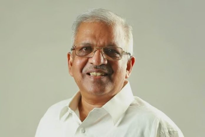 അന്തരിച്ച നേതാവിനേയും ജീവിച്ചിരിക്കുന്ന നേതാക്കളേയും രണ്ട് തട്ടിലാക്കി കൂടുതൽ പരിഹാസ്യനായിരിക്കുന്നു : പി വി അൻവറിനെ രൂക്ഷമായി വിമർശിച്ച് പി ജയരാജൻ അന്തരിച്ച നേതാവിനേയും ജീവിച്ചിരിക്കുന്ന നേതാക്കളേയും രണ്ട് തട്ടിലാക്കി കൂടുതൽ പരിഹാസ്യനായിരിക്കുന്നു : പി വി അൻവറിനെ രൂക്ഷമായി വിമർശിച്ച് പി ജയരാജൻ
