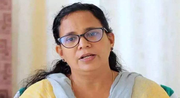 പി.വി അൻവർ കുലംകുത്തിയും വർഗവഞ്ചകനുമായും ഇനി മാറുമെന്ന് കെ.കെ രമ പി.വി അൻവർ കുലംകുത്തിയും വർഗവഞ്ചകനുമായും ഇനി മാറുമെന്ന് കെ.കെ രമ