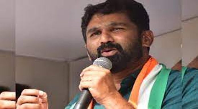 ആർക്കൊപ്പം നിൽക്കരുത് എന്നതിന് അൻവറിന്റെ ഈ അനുഭവം പലർക്കും ഒരു പാഠമാവട്ടെ : വി.ടി. ബൽറാം ആർക്കൊപ്പം നിൽക്കരുത് എന്നതിന് അൻവറിന്റെ ഈ അനുഭവം പലർക്കും ഒരു പാഠമാവട്ടെ : വി.ടി. ബൽറാം