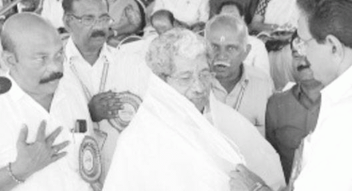 ആചാര്യന്മാരെ ആദരിച്ച് പള്ളിയോട സേവാസംഘം ആചാര്യന്മാരെ ആദരിച്ച് പള്ളിയോട സേവാസംഘം