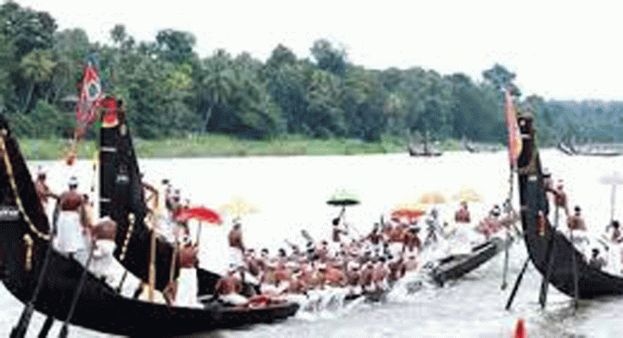 ആറൻമുള വള്ളസദ്യ രണ്ടുവരെ ; പള്ളിയോടങ്ങൾ മടങ്ങിത്തുടങ്ങി ആറൻമുള വള്ളസദ്യ രണ്ടുവരെ ; പള്ളിയോടങ്ങൾ മടങ്ങിത്തുടങ്ങി