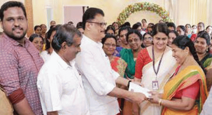അടൂർ താലൂക്ക് എൻ.എസ്.എസ്. യൂണിയൻ മൂന്ന് കോടി രൂപ വായ്പ വിതരണംചെയ്തു അടൂർ താലൂക്ക് എൻ.എസ്.എസ്. യൂണിയൻ മൂന്ന് കോടി രൂപ വായ്പ വിതരണംചെയ്തു