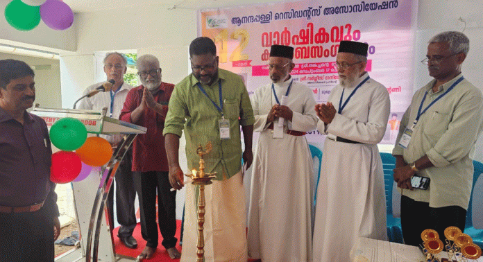 ത്യാഗസന്നദ്ധരായ ജനസമൂഹം കുടുംബത്തെ ശക്തിപ്പെടുത്തും : ചിറ്റയം ഗോപകുമാർ ത്യാഗസന്നദ്ധരായ ജനസമൂഹം കുടുംബത്തെ ശക്തിപ്പെടുത്തും : ചിറ്റയം ഗോപകുമാർ