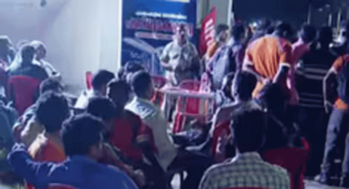 ശമ്പള വർധനയും ബോണസ് വർധനയും അംഗീകരിച്ചു, എയർപോർട്ട് ഗ്രൗണ്ട് ഹാൻഡ്ലിംഗ് ജീവനക്കാരുടെ സമരം അവസാനിപ്പിച്ചു ശമ്പള വർധനയും ബോണസ് വർധനയും അംഗീകരിച്ചു, എയർപോർട്ട് ഗ്രൗണ്ട് ഹാൻഡ്ലിംഗ് ജീവനക്കാരുടെ സമരം അവസാനിപ്പിച്ചു