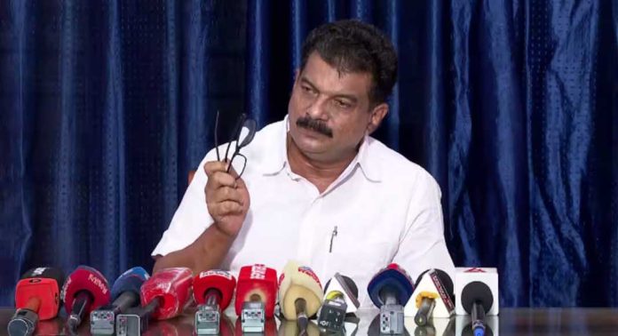 അനുനയത്തിന് തയ്യാറാകാതെ പി വി അൻവർ ; 9 മണിക്ക് മാധ്യമങ്ങളെ കാണും അനുനയത്തിന് തയ്യാറാകാതെ പി വി അൻവർ ; 9 മണിക്ക് മാധ്യമങ്ങളെ കാണും