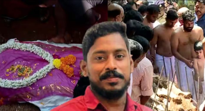 വൻ ജനാവലിയുടെ സാന്നിധ്യത്തിൽ അര്ജുന്റെ സംസ്കാരം കഴിഞ്ഞു വൻ ജനാവലിയുടെ സാന്നിധ്യത്തിൽ അര്ജുന്റെ സംസ്കാരം കഴിഞ്ഞു