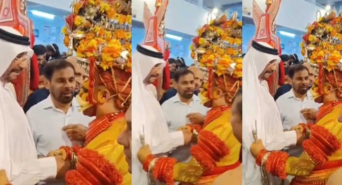 എല്ലാം ആഗ്രഹിച്ച പോലെ നടക്കട്ടെ ; പറശ്ശിനി മടപ്പുരയിൽ അനുഗ്രഹം തേടി യുഎഇ സ്വദേശി എല്ലാം ആഗ്രഹിച്ച പോലെ നടക്കട്ടെ ; പറശ്ശിനി മടപ്പുരയിൽ അനുഗ്രഹം തേടി യുഎഇ സ്വദേശി