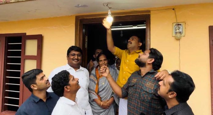 വയനാടിന് കൈതാങ്ങ് ; ബൾബ് ചലഞ്ചുമായി യൂത്ത് കോൺഗ്രസ് വയനാടിന് കൈതാങ്ങ് ; ബൾബ് ചലഞ്ചുമായി യൂത്ത് കോൺഗ്രസ്