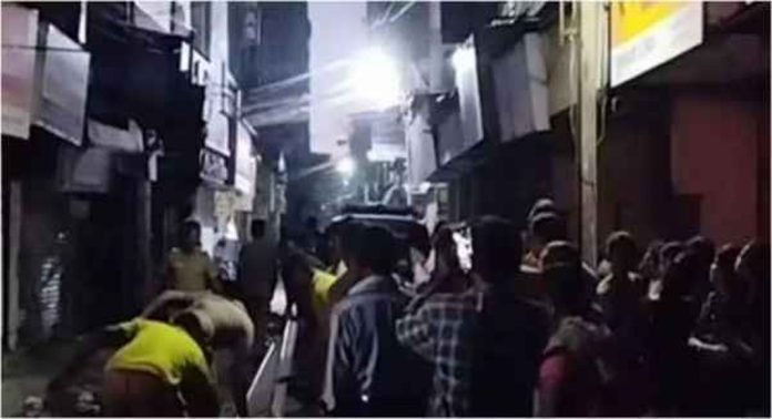 മധുരയിൽ വനിതാ ഹോസ്റ്റലിൽ തീപിടുത്തം ; അധ്യാപിക ഉൾപ്പെടെ 2 പേർ മരിച്ചു മധുരയിൽ വനിതാ ഹോസ്റ്റലിൽ തീപിടുത്തം ; അധ്യാപിക ഉൾപ്പെടെ 2 പേർ മരിച്ചു