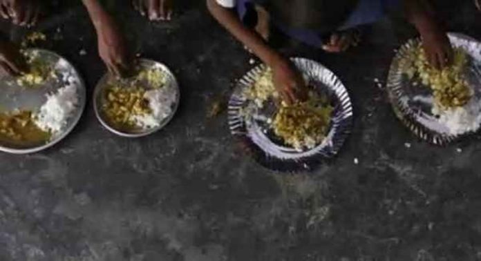 ജാര്ഖണ്ഡിൽ സര്ക്കാര് സ്കൂളില് വിതരണം ചെയ്ത ഭക്ഷണത്തിൽ ചത്ത ഓന്ത് ; 65 വിദ്യാർത്ഥികൾ ആശുപത്രിയിൽ ജാര്ഖണ്ഡിൽ സര്ക്കാര് സ്കൂളില് വിതരണം ചെയ്ത ഭക്ഷണത്തിൽ ചത്ത ഓന്ത് ; 65 വിദ്യാർത്ഥികൾ ആശുപത്രിയിൽ
