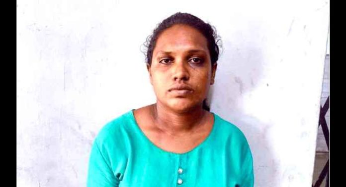 കുടിവെള്ളം ചോദിച്ചെത്തി കവർച്ച ; യുവതി പിടിയിൽ കുടിവെള്ളം ചോദിച്ചെത്തി കവർച്ച ; യുവതി പിടിയിൽ