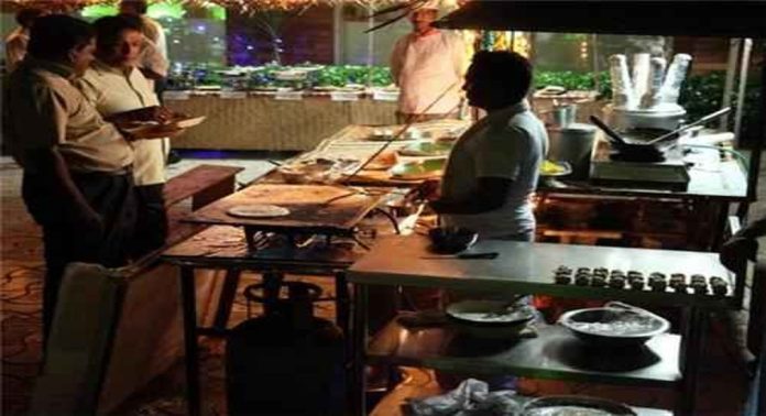 തട്ടുകടകൾ വ്യാപകമായതോടെ ആശങ്ക പങ്കുവെച്ച് പാലാ നഗരസഭ അധികാരികൾ തട്ടുകടകൾ വ്യാപകമായതോടെ ആശങ്ക പങ്കുവെച്ച് പാലാ നഗരസഭ അധികാരികൾ