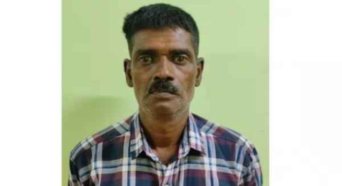 പള്ളിയിലെ കാണിക്ക വഞ്ചി കുത്തിത്തുറന്ന് കവർച്ച; പ്രതി പിടിയിൽ പള്ളിയിലെ കാണിക്ക വഞ്ചി കുത്തിത്തുറന്ന് കവർച്ച; പ്രതി പിടിയിൽ