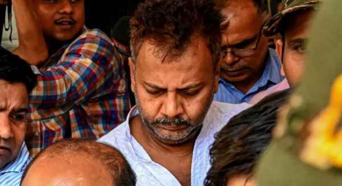 വനിത ഡോക്ടറുടെ കൊലപാതകം : ആർ.ജി കർ മെഡിക്കൽ കോളജ് മുൻ പ്രിൻസിപ്പലിന്റെ രജിസ്ട്രേഷൻ റദ്ദാക്കി വനിത ഡോക്ടറുടെ കൊലപാതകം : ആർ.ജി കർ മെഡിക്കൽ കോളജ് മുൻ പ്രിൻസിപ്പലിന്റെ രജിസ്ട്രേഷൻ റദ്ദാക്കി