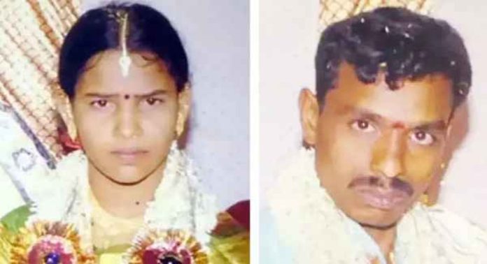 ചാരിത്രത്തിൽ സംശയം, ഭാര്യയെ കൊന്ന് കുഴിച്ചുമൂടി ; അച്ഛനും മകനും പോലീസ് പിടിയിൽ ചാരിത്രത്തിൽ സംശയം, ഭാര്യയെ കൊന്ന് കുഴിച്ചുമൂടി ; അച്ഛനും മകനും പോലീസ് പിടിയിൽ
