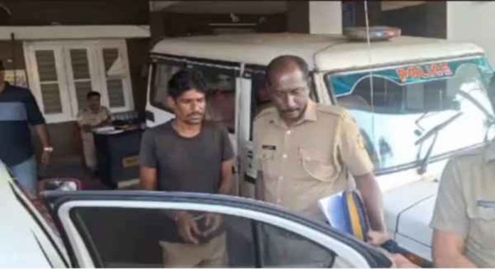 പെരുമ്പാവൂരിൽ അമ്പലത്തിൽ നിന്ന് ഉരുളി മോഷ്ടിച്ച കള്ളൻ പിടിയിൽ പെരുമ്പാവൂരിൽ അമ്പലത്തിൽ നിന്ന് ഉരുളി മോഷ്ടിച്ച കള്ളൻ പിടിയിൽ