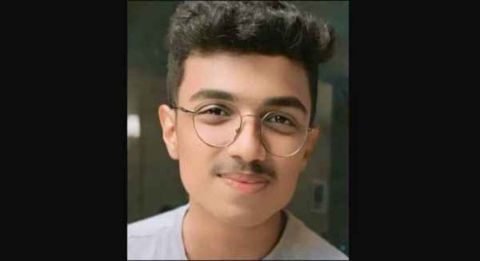 കോഴിക്കോട് എരഞ്ഞിപ്പാലത്ത് ബൈക്ക് കൈവരിയിൽ ഇടിച്ചു മറിഞ്ഞ് വിദ്യാർത്ഥിയ്ക്ക് ദാരുണാന്ത്യം കോഴിക്കോട് എരഞ്ഞിപ്പാലത്ത് ബൈക്ക് കൈവരിയിൽ ഇടിച്ചു മറിഞ്ഞ് വിദ്യാർത്ഥിയ്ക്ക് ദാരുണാന്ത്യം