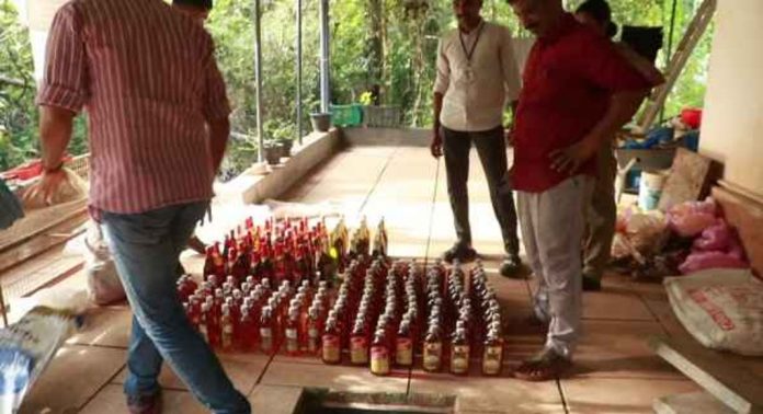വീട്ടുമുറ്റത്ത് രഹസ്യഅറയുണ്ടാക്കി മദ്യവിൽപ്പന ; വിശദ അന്വേഷണത്തിന് എക്സൈസ് വീട്ടുമുറ്റത്ത് രഹസ്യഅറയുണ്ടാക്കി മദ്യവിൽപ്പന ; വിശദ അന്വേഷണത്തിന് എക്സൈസ്