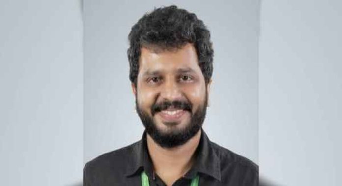 എറണാകുളത്ത് ഓണാഘോഷത്തിനിടെ അധ്യാപകന് കുഴഞ്ഞുവീണ് മരിച്ചു എറണാകുളത്ത് ഓണാഘോഷത്തിനിടെ അധ്യാപകന് കുഴഞ്ഞുവീണ് മരിച്ചു