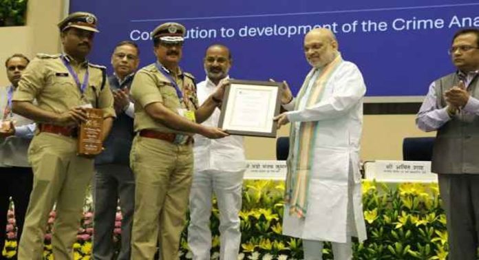 ഓൺലൈൻ അതിക്രമം തടയൽ: പുരസ്കാരം ഏറ്റുവാങ്ങി സംസ്ഥാന പോലീസ് മേധാവി ഓൺലൈൻ അതിക്രമം തടയൽ: പുരസ്കാരം ഏറ്റുവാങ്ങി സംസ്ഥാന പോലീസ് മേധാവി