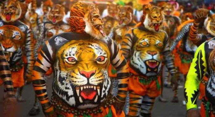 സ്വരാജ് റൗണ്ടിനെ വിറപ്പിക്കാൻ ഇന്ന് പുലികളിറങ്ങും ; റൗണ്ടിൽ ഗതാഗത നിരോധനം , വൈകിട്ട് അഞ്ചിന് ഫ്ലാഗ് ഓഫ് സ്വരാജ് റൗണ്ടിനെ വിറപ്പിക്കാൻ ഇന്ന് പുലികളിറങ്ങും ; റൗണ്ടിൽ ഗതാഗത നിരോധനം , വൈകിട്ട് അഞ്ചിന് ഫ്ലാഗ് ഓഫ്