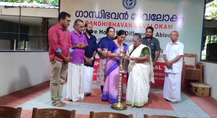 കോന്നി ഗാന്ധിഭവൻ ദേവലോകത്തിൽ ദേശീയ അദ്ധ്യാപക ദിനാചരണവും സ്നേഹ പ്രയാണ സംഗമവും നടത്തി കോന്നി ഗാന്ധിഭവൻ ദേവലോകത്തിൽ ദേശീയ അദ്ധ്യാപക ദിനാചരണവും സ്നേഹ പ്രയാണ സംഗമവും നടത്തി
