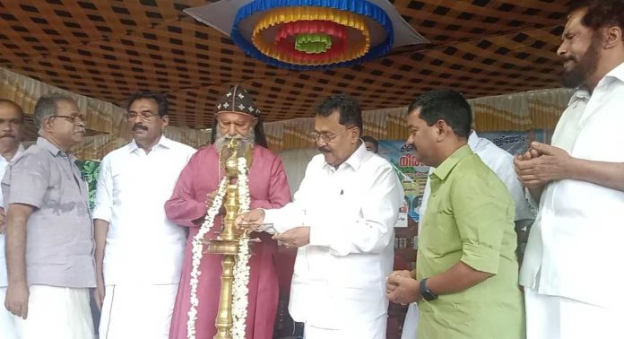 കീക്കൊഴൂർ – വയലത്തല പുത്തൻ പള്ളിയോടം നീരണിയൽ കർമ്മം ഗോവ ഗവർണ്ണർ പി. എസ് ശ്രീധരൻ പിളള ഉദ്ഘാടനം ചെയ്തു കീക്കൊഴൂർ – വയലത്തല പുത്തൻ പള്ളിയോടം നീരണിയൽ കർമ്മം ഗോവ ഗവർണ്ണർ പി. എസ് ശ്രീധരൻ പിളള ഉദ്ഘാടനം ചെയ്തു