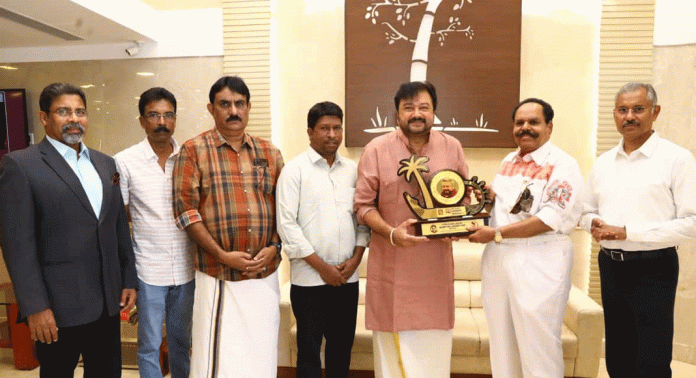 ക്യാപ്റ്റൻ രാജു അഞ്ചാമത് പുരസ്കാരം നടൻ ജയറാം ഏറ്റുവാങ്ങി ക്യാപ്റ്റൻ രാജു അഞ്ചാമത് പുരസ്കാരം നടൻ ജയറാം ഏറ്റുവാങ്ങി