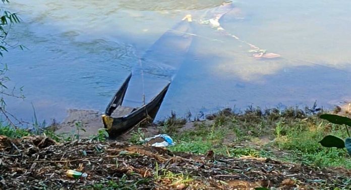 മാരാന്തോട്ടത്തിൽ കടവിലെ ഇരുകരകളെ തമ്മില് ബന്ധിപ്പിച്ചിരുന്ന കടത്തു നിലച്ചു മാരാന്തോട്ടത്തിൽ കടവിലെ ഇരുകരകളെ തമ്മില് ബന്ധിപ്പിച്ചിരുന്ന കടത്തു നിലച്ചു