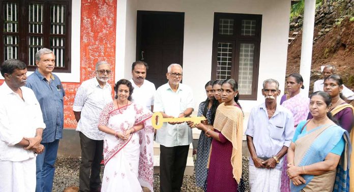 ഡോ. എം. എസ്. സുനിലിന്റെ 321- മത് സ്നേഹഭവനം ഓണസമ്മാനമായി സജനിയുടെ അഞ്ചംഗ കുടുംബത്തിന് ഡോ. എം. എസ്. സുനിലിന്റെ 321- മത് സ്നേഹഭവനം ഓണസമ്മാനമായി സജനിയുടെ അഞ്ചംഗ കുടുംബത്തിന്