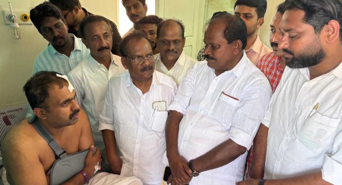 യൂത്ത് കോൺഗ്രസ് സംസ്ഥാന ഉപാദ്ധ്യക്ഷൻ അബിൻ വർക്കിയെ ഡി.സി.സി പ്രസിഡന്റ് പ്രൊഫ. സതീഷ് കൊച്ചുപറമ്പിൽ സന്ദർശിച്ചു യൂത്ത് കോൺഗ്രസ് സംസ്ഥാന ഉപാദ്ധ്യക്ഷൻ അബിൻ വർക്കിയെ ഡി.സി.സി പ്രസിഡന്റ് പ്രൊഫ. സതീഷ് കൊച്ചുപറമ്പിൽ സന്ദർശിച്ചു