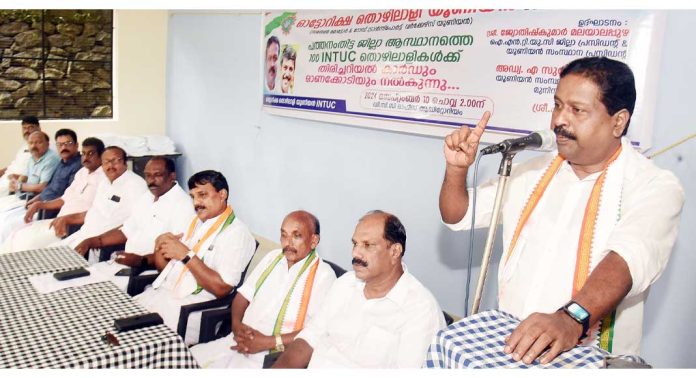 ഓട്ടോറിക്ഷകൾക്ക് ടാക്സ് വർദ്ധിപ്പിക്കരുത് ; ജ്യോതിഷ് കുമാർ മലയാലപ്പുഴ ഓട്ടോറിക്ഷകൾക്ക് ടാക്സ് വർദ്ധിപ്പിക്കരുത് ; ജ്യോതിഷ് കുമാർ മലയാലപ്പുഴ