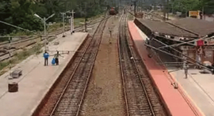 ചെങ്ങന്നൂര് – പമ്പ അതിവേഗ റെയില് പാതയ്ക്ക് റെയില്വേ ബോര്ഡിന്റെ അന്തിമ അനുമതി ചെങ്ങന്നൂര് – പമ്പ അതിവേഗ റെയില് പാതയ്ക്ക് റെയില്വേ ബോര്ഡിന്റെ അന്തിമ അനുമതി