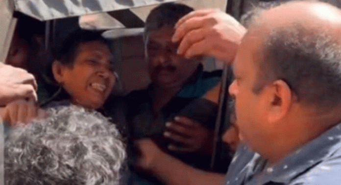 ഏലത്തോട്ടത്തിൽ തൊഴിലാളികൾക്കൊപ്പം നിൽക്കവെ തോട്ടം ഉടമയായ സ്ത്രീയ്ക്ക് കാട്ടുപോത്തിന്റെ ആക്രമണത്തിൽ പരിക്കേറ്റു ഏലത്തോട്ടത്തിൽ തൊഴിലാളികൾക്കൊപ്പം നിൽക്കവെ തോട്ടം ഉടമയായ സ്ത്രീയ്ക്ക് കാട്ടുപോത്തിന്റെ ആക്രമണത്തിൽ പരിക്കേറ്റു