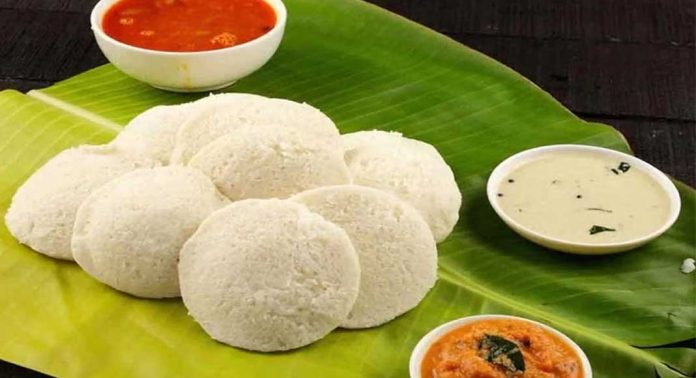 പാലക്കാട് തീറ്റ മത്സരത്തിനിടെ ദാരുണാന്ത്യം ; ഇഡ്ഡലി തൊണ്ടയിൽ കുടുങ്ങി 50കാരൻ മരിച്ചു പാലക്കാട് തീറ്റ മത്സരത്തിനിടെ ദാരുണാന്ത്യം ; ഇഡ്ഡലി തൊണ്ടയിൽ കുടുങ്ങി 50കാരൻ മരിച്ചു